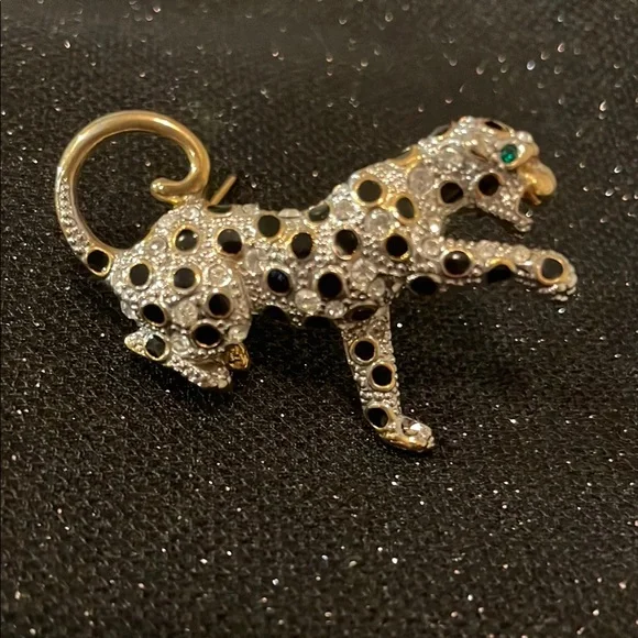 Elegant Gold and Black Leopard Brooch with Sparkling Stones! - Picture 1 of 3